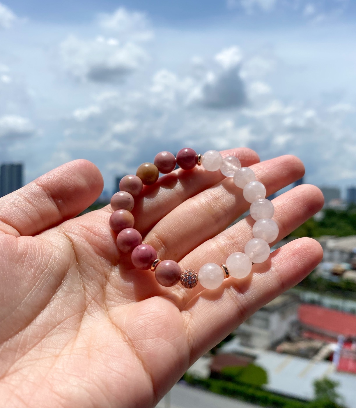 สร้อยข้อมือหินโทนอ่อน